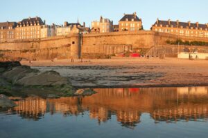 blog-partir-sur-la-cote-d'emeraude-remparts-saint-malo blog-partir-sur-la-cote-d'emeraude-remparts-saint-malo